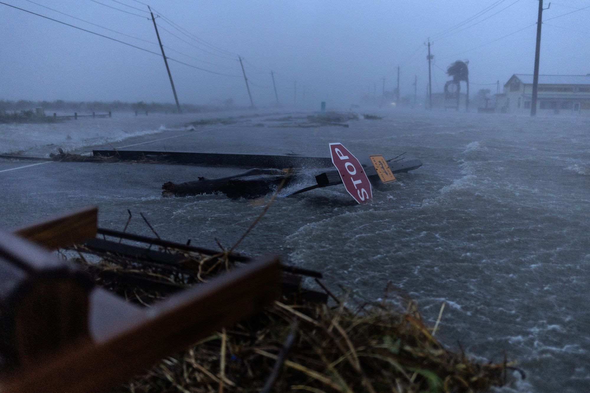 Impacto de la tormenta Beryl: Muertes, apagones y peligrosas inundaciones en Texas